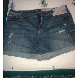 Jennifer Lopez Mid-Rise Boyfriend Shorts